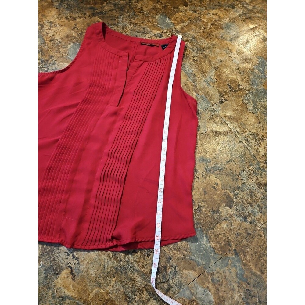 Buckle Red Sleeveless Pintuck Tank Top - Picture 5 of 6